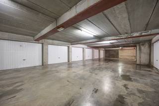 Deze garagebox in residentie 't Park, gelegen in de Koninginnelaan 37-41 in Middelkerke, bevindt zich op wandelafstand van het strand en de...