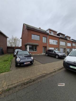 Volledig gerenoveerde gezinswoning (2018) met EPC C, 3 slaapkamers (mogelijkheid tot 4) in een rustige straat te Willebroek. De woning biedt een...