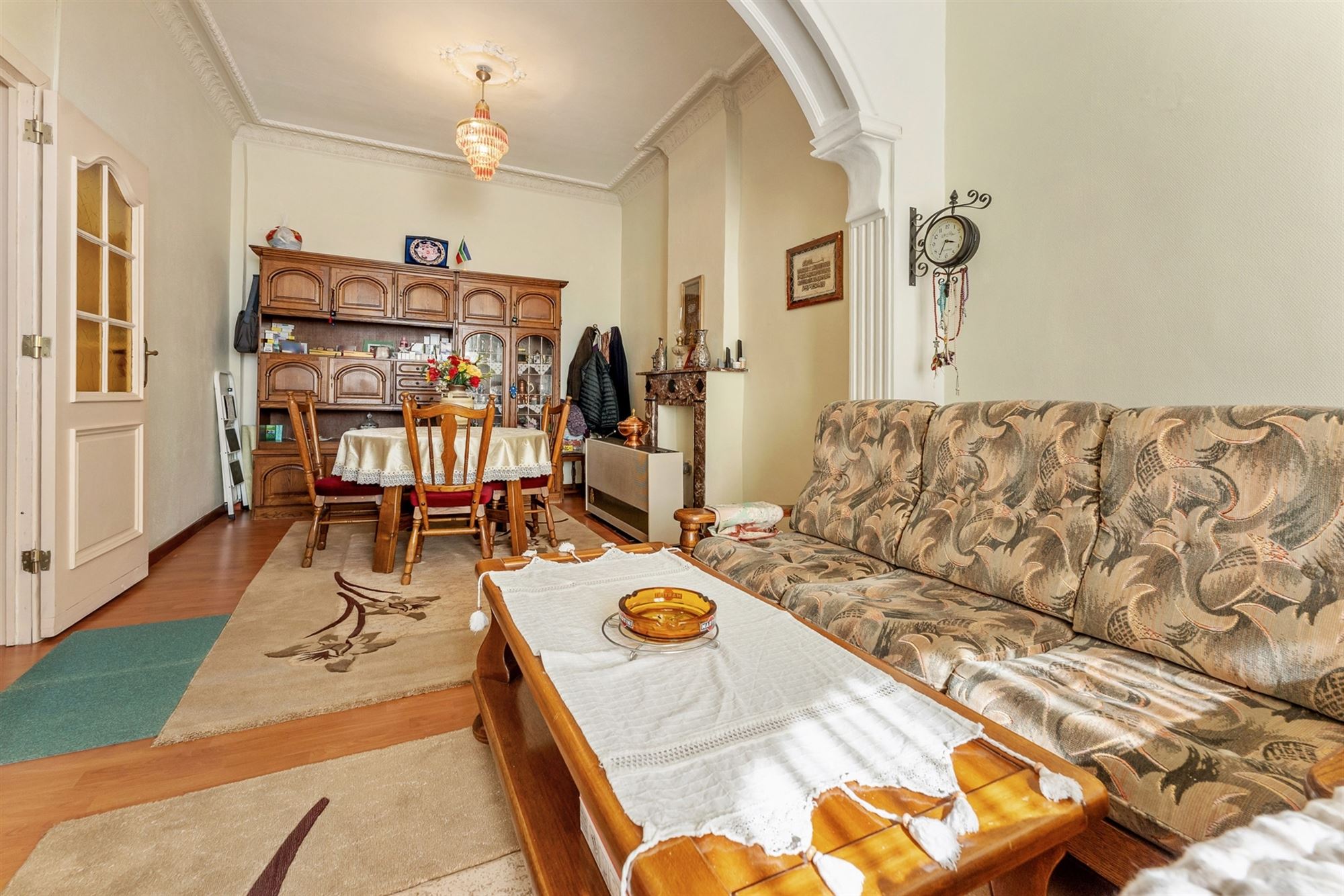 CENTRAAL GELEGEN WONING (197M²) MET 5 SLAAPKAMERS EN BUITENRUIMTE TE HASSELT CENTRUM - foto 3