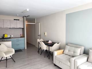 <u><strong>Volledig gerenoveerde</strong></u> studio met slaaphoek te koop. Deze studio is gelegen op het tweede verdiep van de vernieuwde residentie 't Vriedom in het centrum van Oostduinkerke-Bad, <u><strong>vlakbij het strand en de Zeedijk</strong></u>.<br />Deze instapklare studio werd enkele jaren terug tot in de puntjes gerenoveerd met hoogwaardige materialen en omvat:<br />Inkom <u><strong>met slaaphoek</strong></u>, badkamer met lavabo, toilet en inloopdouche, zuidgerichte woonkamer met open keuken en een ruime berging op de gang.