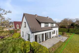 Immo Pické biedt U deze uiterst residentieel gelegen villa aan gelegen in een residentiële villawijk. Deze villa bestaat uit een ruime inkomhal...