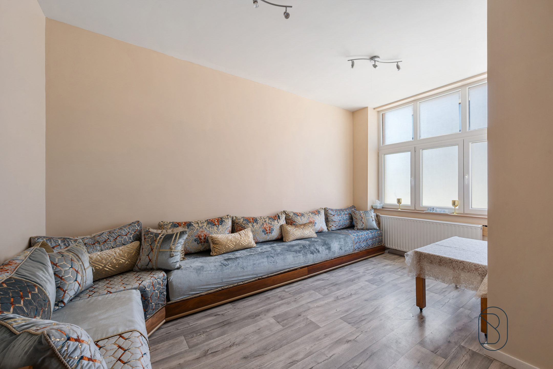 Goedgelegen gerenoveerde woning - foto 4