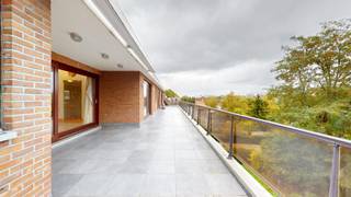 Dans le quartier Hof ten Berg, à deux pas de l'école européenne et de l'école Montessori, 5BRICKS vous propose en exclusivité ce penthouse...