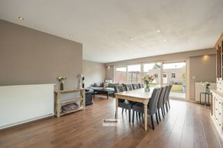 Ontdek deze charmante instapklare woning in Berendrecht, waar u volledig gelijkvloers kan wonen. Deze woning werd volledig gerenoveerd in 2009 en...