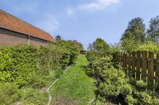 Située sur un terrain de 415m², nous trouvons cette maison à rafraîchir située dans un village calme !MISE EN PAGE : Rez-de-chaussée : -...