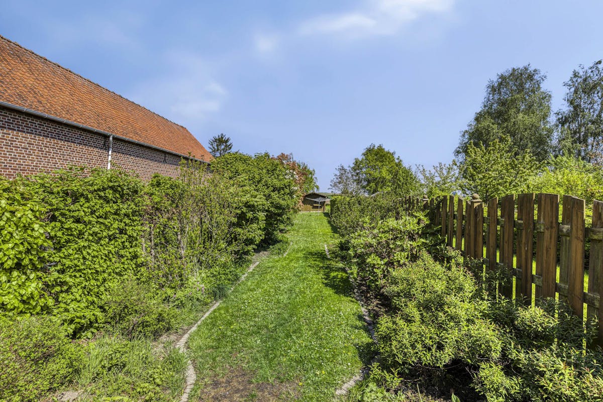4 bedroom house to be refreshed in Sint-Denijs - photo 2