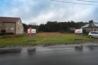 Langs de Varendonksesteenweg in Bergom (Herselt) worden twee afzonderlijke loten bouwgrond te koop aangeboden, ideaal voor wie droomt van rustig...
