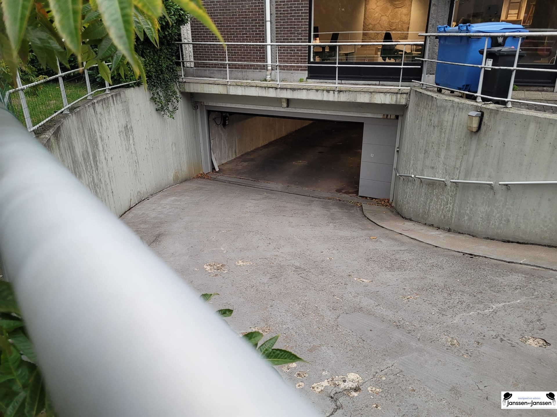 inside parking - photo 5