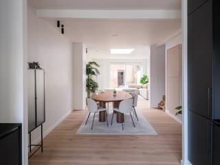 Recent gerenoveerde (2025) woning op een gunstige locatie in Gentbrugge!Mobiscore: 9,4/10!Epc-score: A (energiezuinig)Deze hedendaagse en volledig...