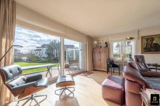 EXCLUSIEF TE KOOP: Zeldzaam hoek-tuinappartement, gelegen in een prestigieuze villaresidentie ter hoogte van de Wandeldijk, op slechts enkele...