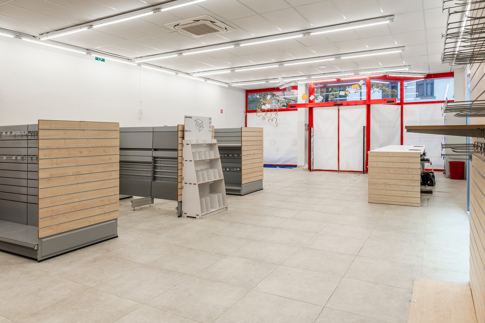 Commerciële toplocatie van ±760 m² in het hart van Sint-Niklaas - photo 5