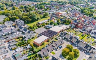 <p><span>EEKLO - Projectgrond te koop - Unieke kans!</span></p><p><span> </span></p><p><span>Op een gunstige ligging in Eeklo bieden wij een interessante </span><span>projectgrond</span><span> aan, ideaal voor ontwikkelaars of investeerders met visie.</span></p><p><span> </span></p><p><span>De grond is gelegen in de </span><span>Lekestraat</span><span>, een rustige straat met vlotte verbindingen naar het centrum, winkels, scholen en openbaar vervoer. </span></p><p><span>Dankzij de centrale ligging combineert dit perceel de voordelen van een rustige woonomgeving met alle stedelijke voorzieningen binnen handbereik. </span></p><p><span> </span></p><p><span>De belangrijkste troeven in een notendop:</span></p><ul><li><span>Strategische ligging in Eeklo</span></li><li><span>Geschikt voor residentiële ontwikkeling</span></li><li><span>Mogelijkheid tot hertekenen van het RUP</span></li><li><span>Reeds meerdere volumestudies uitgevoerd</span></li><li><span>Goede bereikbaarheid</span></li><li><span>Nabij scholen, winkels en recreatie</span></li></ul><p><span> </span></p><p><span>Deze projectgrond biedt tal van mogelijkheden voor wie een toekomstgericht bouwproject wil realiseren. Voor meer informatie over de volumestudies en de mogelijkheden van het perceel kan u steeds contact met mij opnemen. </span></p><p><span>In samenwerking met de gemeente Eeklo kunt u het RUP aanpassen zodat het aansluit bij het vooropgestelde project.</span></p><p><span> </span></p><p><span>Wenst u graag meer info? Contacteer Axel Lenaerts nieuwbouw snel voor meer informatie! </span></p>