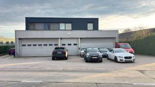 VASTGOEDBESCHRIJVING – BEDRIJFSSITE 2.636,81 M² – MAGAZIJN, KANTOOR, 5 POORTEN – WILSELEFunctionele bedrijfssite van 2.636,81 m² in Wilsele, ideaal...