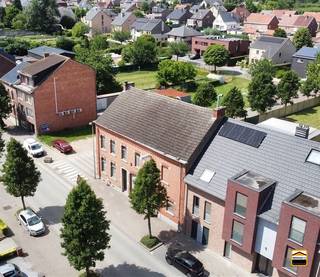 Frituur met woonst in authentieke hoeve in het centrum van BorgloonDeze hoeve, momenteel ingedeeld als enerzijds een handelspand, met name een...