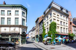Well-located commercial property with a generous surface area of approximately 514 m², situated on Wolstraat, just around the corner from the...