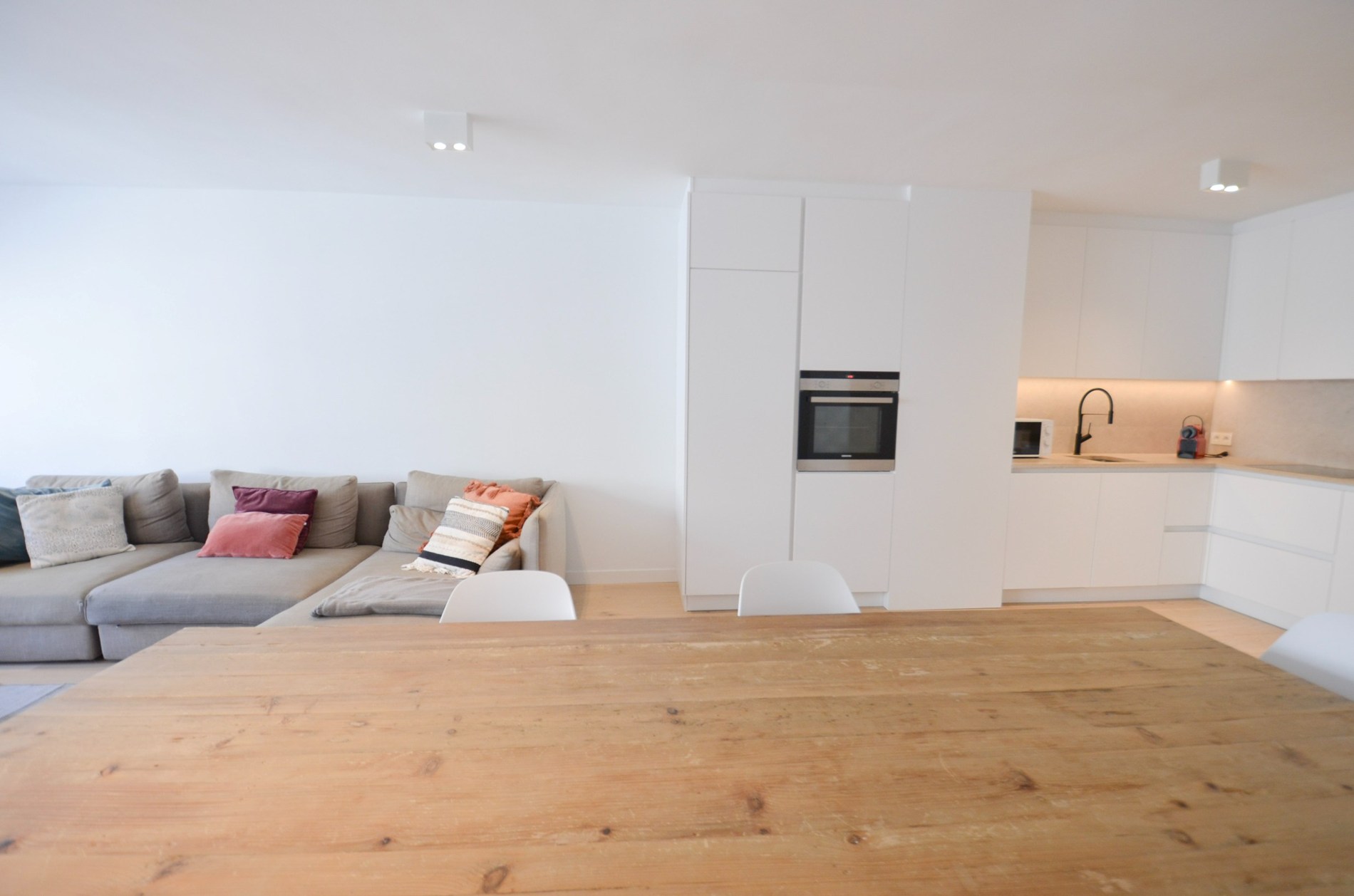 Volledig gerenoveerd, lichtrijk appartement op wandelafstand van zee en het commercieel centrum. - foto 4