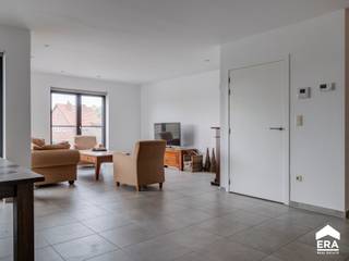 In het hart van Overpelt-Centrum bevindt zich dit uiterst goed onderhouden appartement, afgewerkt met knappe en kwalitatieve materialen. Dankzij...