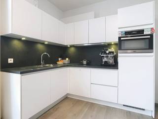 De snelste manier om een bezoek te brengen aan dit appartement? Vraag je bezoek aan via de rode knop op onze website (www.dewaele.com) en je...