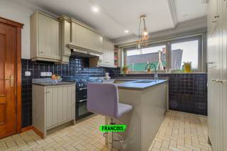 Deze instapklare open bebouwing situeert zich op een interessante locatie in Zwalm nabij handelszaken en scholen.De indeling van de woning gaat als...