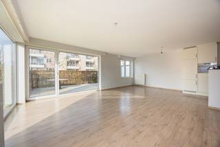 Gelijkvloers 2-slaapkamer appartement met ruim terras en autostaanplaats te HoogstratenEPC: 151 kWh/m² | Beschikbaar: 01/05/2026 | Vaste kost:...