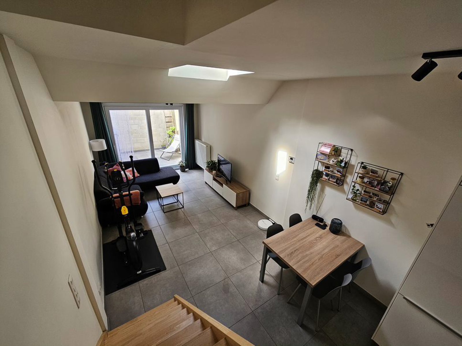 Gerenoveerde en gemeubelde instapklare ééngezinswoning - foto 2