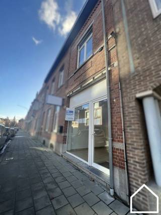 Dit handelspand is gelegen op een gunstige en strategische ligging in Ieper. Het pand geniet van een vlotte bereikbaarheid en biedt tal...