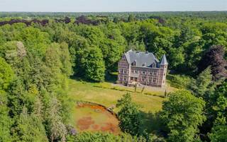 Schitterend neotraditioneel kasteel uit 1898, gelegen op een parkdomein van meer dan 3 hectare, biedt een uitzonderlijke combinatie van...