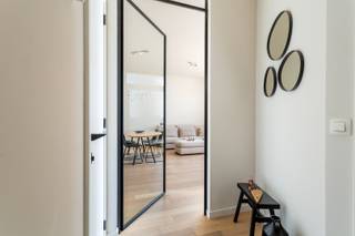 Moderne en energiezuinige penthouse (bouwjaar 2021, oplevering 2022) met drie slaapkamers en een zonnig terras, gelegen op de bovenste verdieping...