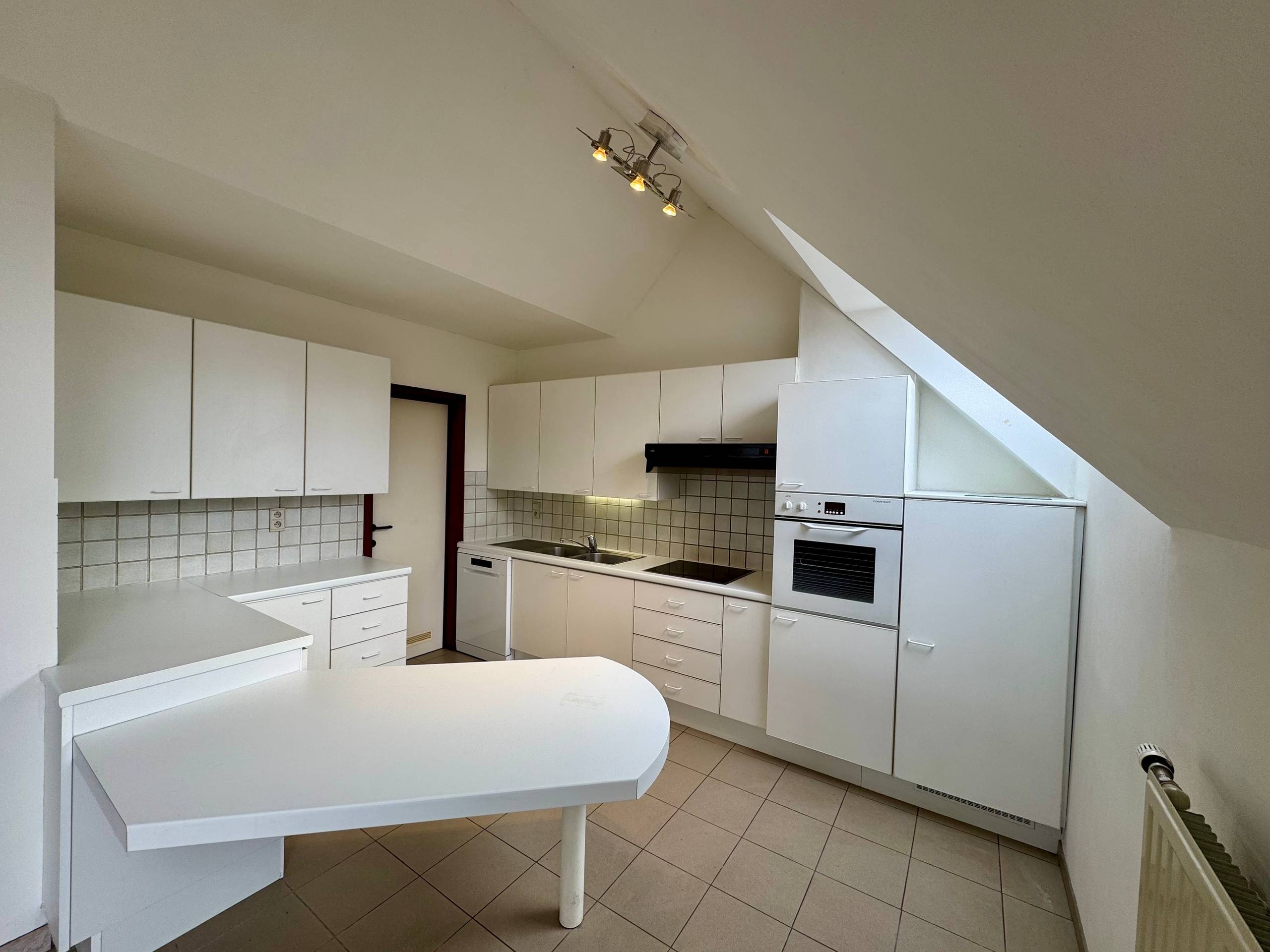 Ruim duplex-appartement met 3 SLPK, 2 BADK en terras - foto 2