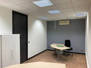 Instapklare gemeubileerde kantoorruimte van 20m2 te huur met gunstige ligging op de voormalige Sleurs site te Balen (verbindingsweg Balen - Leopoldsburg N18). Dit kantorencomplex bevat 17 kantoren met oppervlaktes vanaf 14m2 t.e.m. 318m2 die reeds gemeubileerd zijn. Het complex heeft als troef dat er voldoende parkeergelegenheid en een lift aanwezig is! Elke verdieping is voorzien van sanitaire voorzieningen en een keuken.<br /><br />BIJZONDERHEDEN:<br />- huurprijzen excl. BTW en incl. verbruiksforfait. <br />- voldoende parkeergelegenheid<br />- instapklaar, sommige kantoren reeds gemeubileerd!