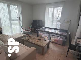 Recent 1-slaapkamer appartement op de 9e verdieping van het project “Doktoren” aan het Eilandje.<br /><br />Indeling: inkomhal, apart toilet, leefruimte, geïnstalleerde keuken, overdekt terras, berging/wasplaats, slaapkamer met ensuite badkamer met inloopdouche en lavabo. Bijkomend is er een kelderberging en een gemeenschappelijke fietsenberging.<br />Op de dakverdieping (23e) bevindt zich nog een groot gemeenschappelijk terras met prachtig uitzicht op o.a. de jachthaven en de Stad.<br /><br />De gemeenschappelijke kosten bedragen € 150/maand (incl. gasverbruik)<br /><br />Het appartement is gelegen op de hoek van het gebouw. Dit, samen met de vele ramen tot op de grond, zorgt voor veel natuurlijk licht in de leefruimte, waardoor het hier zeer aangenaam vertoeven is. Het overdekt terras grenst aan de leefruimte en keuken.<br /><br />Project “Doktoren” is een prestigieus project dat werd gebouwd in 2022. Het complex bestaat uit 23 verdiepingen en biedt de bewoners allerhande leuke extras, zoals o.a. een ruime gemeenschappelijke fietsenberging (-1), het gemeenschappelijke dakterras op de 23e verdieping, pakjeslocker aan de ingang van het gebouw, …<br />Het is gelegen nabij het Eilandje op wandelsafstand van winkels, drank- en eetgelegenheden, jachthaven, …. Verder is er een zeer vlotte verbinding met in- en uitvalswegen en de op- en afritten van de snelwegen E19/E313/….<br /><br />EPC: 73 kWh/m2.<br /><br />Meer info?<br />Contacteer het kantoor van IMMO SP in Antwerpen via info@immosp.be of telefonisch op het nummer 03 226 20 40.