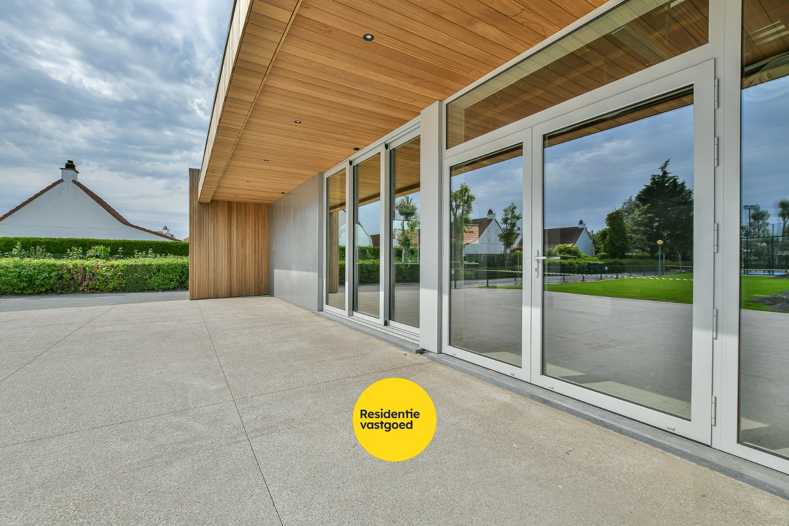 Unieke opportuniteit: horecazaak met 3 padelterreinen, terrassen en tuin te huur! - foto 4