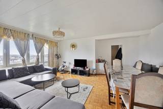 immo DAVID stelt voor: tweekamerappartement met lift en privékelder – Ideaal gelegenLichtrijk tweekamerappartement op de 9e verdieping, deels te...