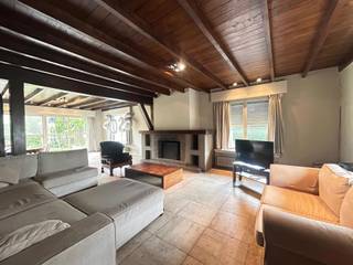 You can request a viewing through our website: https://vicusvastgoed.be/nl/te-huur. Go to the property in question and click on “Request a Viewing.” Once you’ve filled out “My Rental Profile,” we’ll get back to you shortly.<br /><br />PLEASE DO NOT CALL<br />COHOUSING IS POSSIBLE<br /><br />Spacious home with 4 bedrooms and 2 bathrooms, ideal for a family or for cohousing<br /><br />This spacious single-family home is conveniently located on Nijverheidskaai in Sint-Amandsberg. Upon entering the home, you’ll find yourself in a large entryway with space for bicycles. There is a separate guest restroom here. The entryway leads to the living area, which features an open sitting area and a spacious dining area. Adjacent to this is the fully equipped kitchen, which opens directly onto a bright veranda overlooking the enclosed garden. The garden is maintained by the owner.<br /><br />The home features four spacious, full-sized bedrooms, each equipped with built-in closets, a private sink, and air conditioning. There is a spacious bathroom with a double vanity, toilet, and bathtub, as well as a separate shower room, offering extra comfort for larger families or people living together.<br /><br />Finally, there is a very spacious basement that is ideal as storage space, a hobby room, or a laundry room. This home is perfect for families or friends who want to live in a spacious and comfortable home in a quiet neighborhood.<br /><br />The rent INCLUDES utilities for water, electricity, and heating.