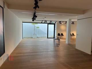 Fantastisch gelegen high-end, stand alone polyvalent gebouw met een oppervlakte van 747 m² te huur langs de bedrijvige Assesteenweg en op amper 2...