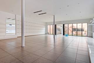 Ruim handelspand van ca. 350 m² op toplocatie in het centrum van Herentals.Dit instapklare handelspand is uitstekend gelegen in de winkelstraat van...