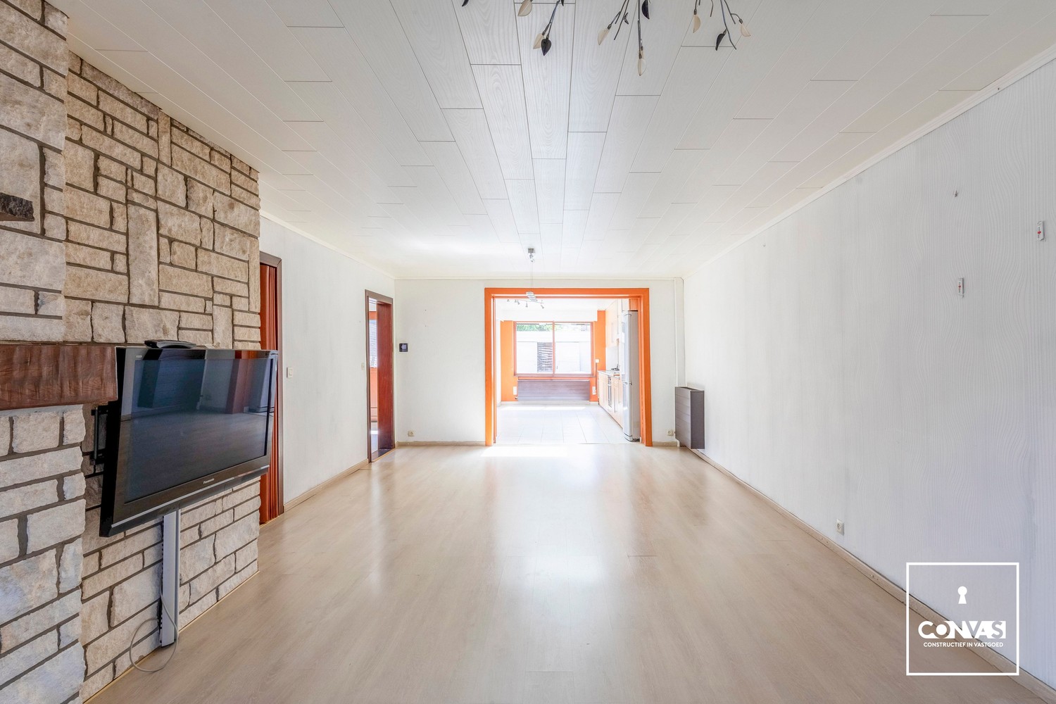 Op te frissen halfopen bebouwing met garage - foto 4