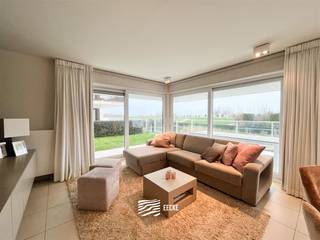 Appartement d'angle exceptionnel avec deux chambres et un jardinSitué au premier étage avec vue sur le chenal du port et le parc...