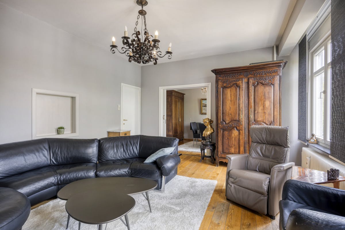 Maison de ville lumineuse et très élégante à vendre à Maaseik avec 2 garages - photo 3