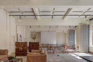 Prachtige co-working space nabij het centrum van Gent en tal van invalswegen waar creativiteit en ondernemerschap gestimuleerd worden! De kantoorruimte met een oppervlakte van 108 m² (max. 16 werkplaatsen) is stijlvol ingericht en aangekleed met kunstwerken van Gentse Kunstenaars. Het instapklare kantoor is voorzien van oa. een vergaderzaal, eventzaal, keuken en sanitair. De moderne ruimte situeert zich in een kwalitatief kantoorgebouw met leuke uitstraling en een gezellige stadstuin. Ruime parkeermogelijkheid bij het gebouw. Tevens vlot bereikbaar met het openbaar vervoer. Onmiddellijk beschikbaar! Ook andere oppervlaktes mogelijk. Prijs is ALL INCLUSIVE (internet, verwarming, water,...).<br /><br />Vestig uw bedrijf op deze unieke toplocatie, contacteer PANORAMA voor bijkomende inlichtingen of een vrijblijvend plaatsbezoek 0477 44 39 30.