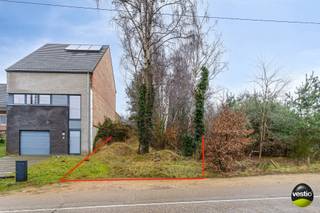 Deze bouwgrond voor een halfopen bebouwing bevindt zich aan de Oostereindestraat in Lummen, op een strategische locatie met vlotte verbindingen...