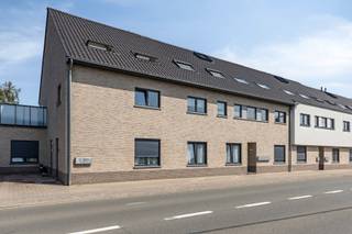 DUPLEX RÉCENT AVEC BALCON, 3 CHAMBRES ET GARAGE – STEENOKKERZEEL Découvrez ce spacieux duplex de 138 m², situé Kortenbergsesteenweg 28, dans...