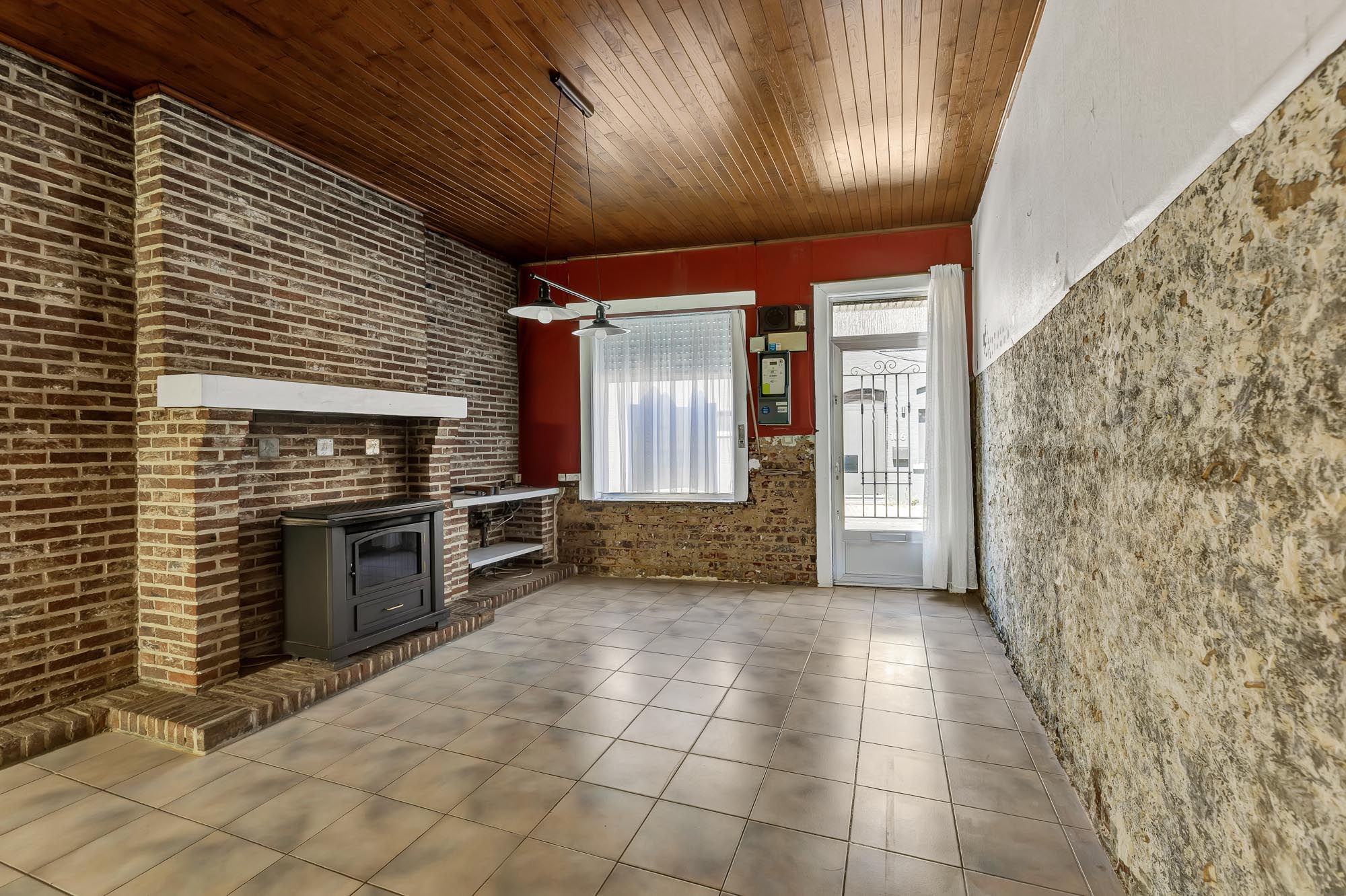 Te renoveren woning met veel potentieel en prachtige tuin - foto 5