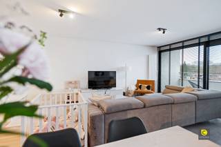Appartement de 3 chambres à coucher, lumineux et prêt à emménager, avec air conditionné et 2 terrasses !Ce bijou bénéficie d'un très haut niveau de...