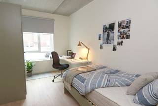 <p><span>Welcome to </span><span> KOTT</span><span>: the new student residence in the vibrant Doorniksewijk neighborhood of Kortrijk, located in the heart of the city. Here at’, you’re within walking distance of the train station and the city center. You can easily bike to campus. Lectures, your room, a café, or a supermarket? Everything is close by. In short,’is a prime location to make the most of your student life!</span></p><p><span> </span></p><p><span>KOTT is located on Boerderijstraat (at the corner of Doorniksewijk and Boerderijstraat) on the site of the former Stella Maris school. The iconic exterior has been preserved, but the interior has been completely renovated. Think ceilings up to 4.5 meters high, large windows, and plenty of natural light. </span></p><p><span> </span></p><p><span>Inside the building,’, you’ll find a friendly student community with open kitchens, lounge areas, and a green courtyard where you can relax between study sessions. Your bike? You can park it safely in the underground bike garage. </span><span>🚲</span></p><p><span> </span></p><p><span>You choose how you want to live: a room, a studio, a duplex, or a student apartment to share with friends. </span><span>🏡</span></p><p><span> </span></p><p><span>Basic KOTT</span><span> <br />Size starting at 13.6 m² </span><span> |</span><span> Shared bathroom facilities</span></p><p><span><br />Specifications :<br />- Rent: 315.00 euros + 100.00 euros in common area fees </span></p><p><span>- Private student room</span></p><p><span>- Shared bathroom</span></p><p><span>- Shared kitchen</span></p><p><span>- Shared common areas </span></p><p><span> </span></p><p><span>Interested in becoming one of the new residents? Book a tour now via the link below: </span></p><p><span><span>https://yourent.pillar.estate/request-visit?access_token=fce10d79-1bf1-4737-acd3-2b8dedf115ab</span></span><span> </span></p><p><span> </span></p><p><span>If you’d like more information but aren’t ready for a tour yet, please contact Pillar at <span>, info@pillar.estate</span></span><span>, or by phone at 033 695 695. <br /><br />*The square footage figures are for illustrative purposes only. Pillar cannot be held responsible for the accuracy of the information provided. </span></p><p><span> </span></p>