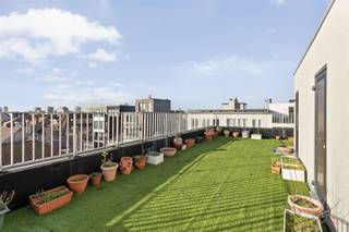 Découvrez cette opportunité polyvalente :un appartement spacieux avec espace commercial, situé dans un endroit stratégique à Ostende. Cette propriété...