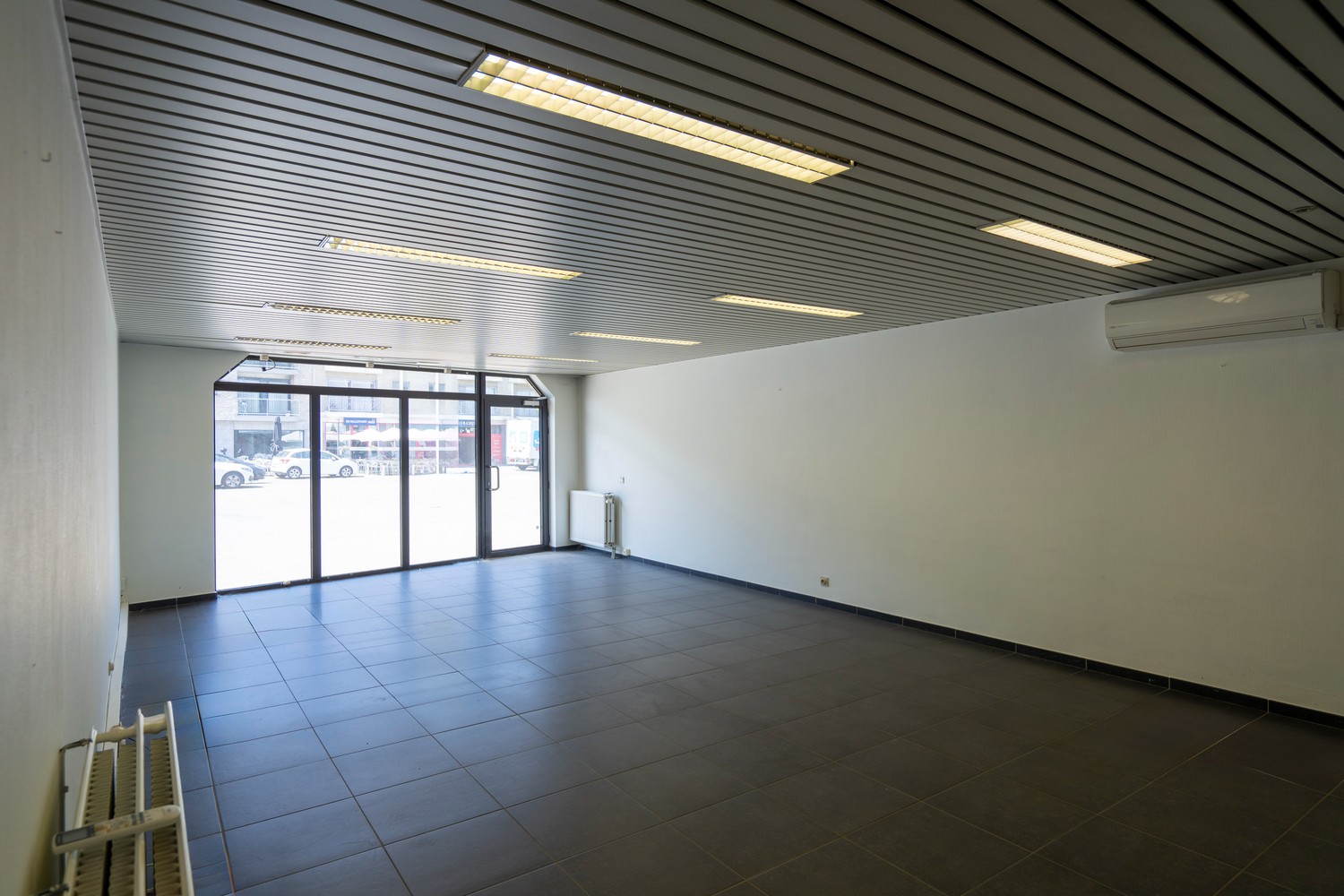 HANDELSRUIMTE MET 7 PRIVÉPARKINGS - foto 5