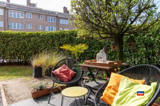 <p><span>HOBOKEN | KNAP GELIJKVLOERSAPPARTEMENT MET TWEE SLAAPKAMERS EN ZONNIGE TUIN | BJ 2004 | EPC 233 |</span></p><p><span>Indeling als volgt: inkomhal - gezellige woonkamer - open, geïnstalleerde keuken -  berging - twee slaapkamers - badkamer met ligbad met douche en dubbele lavabo - apart toilet - mooie tuin.</span></p><p><span>Troeven:</span></p><p><span>*zeer gunstig gelegen in gegeerde woonwijk nabij openbaar vervoer, winkels en scholen</span></p><p><span>*op een boogscheut van Antwerpen centrum</span></p><p><span>*vlakbij natuurgebied en vlakbij overzet van de Schelde</span></p><p><span>*fietsstraat</span></p><p><span>*recent gebouw</span></p><p><span>*heel veel lichtinval</span></p><p><span>*privé-tuin vooraan, achteraan en aan de zijkant (290m²) </span></p><p><span>*elektriciteit conform het AREI</span></p><p><span>*parkeerplaats voor de deur</span></p>