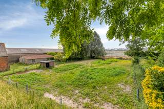 Mooi perceel van 1.982m² waar halfopen en open bebouwing mogelijk is!! Rustig gelegen tussen de velden in het groen! Advies naar mogelijkheden te bespreken met stedenbouw.