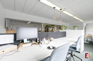 Ben je op zoek naar een praktische en goed gelegen kantoorruimte voor jouw onderneming? Deze kantoorruimte van 190 m², gelegen in Merelbeke, biedt...